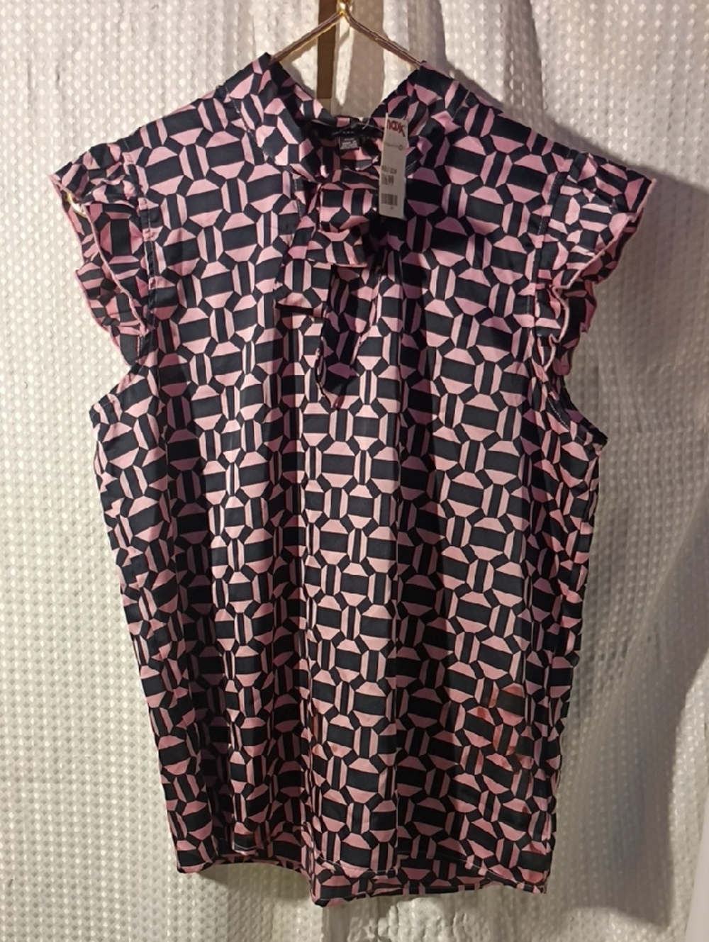 Geometric Print Ruffle Tie Sleeveless Camisole — Pink & Black
